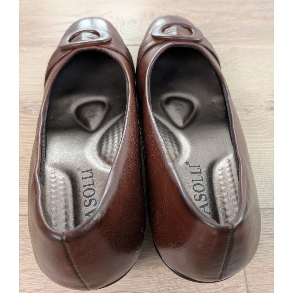 Rasolli Wedge Heel Shoe 8.5 Warm Brown 2" Comfort Career Buckle Accent NEW - Picture 6 of 7